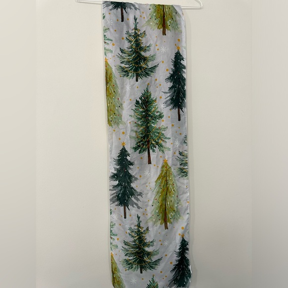Adorable Christmas tree 🎄 scarf - Picture 5 of 11